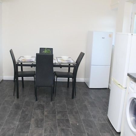 Contractor'S Haven- 4-Bedroom House With Free Parking, Super Fast Wifi, Fran Properties In Aylesbury, Pets Are Welcome! Aylesbury  Exterior foto