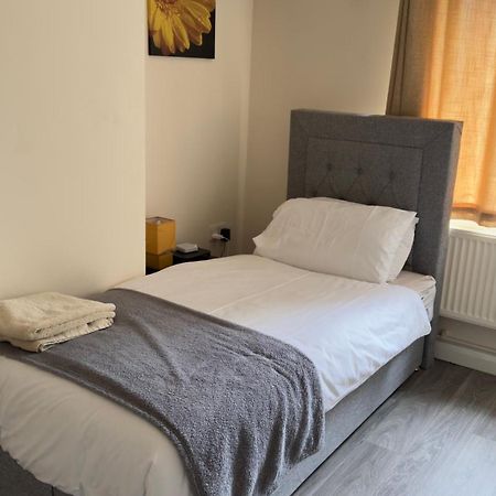 Contractor'S Haven- 4-Bedroom House With Free Parking, Super Fast Wifi, Fran Properties In Aylesbury, Pets Are Welcome! Aylesbury  Exterior foto