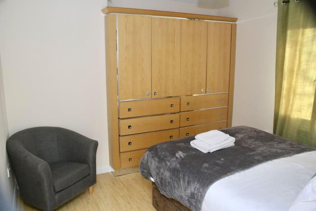 Contractor'S Haven- 4-Bedroom House With Free Parking, Super Fast Wifi, Fran Properties In Aylesbury, Pets Are Welcome! Aylesbury  Exterior foto